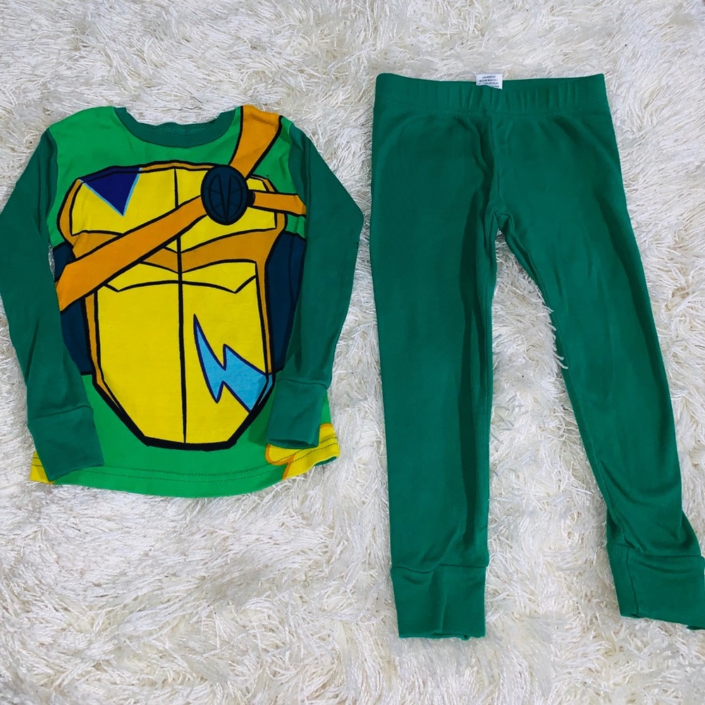 🐢Ninja turtle PJs.  WORN ONCE. 🐢